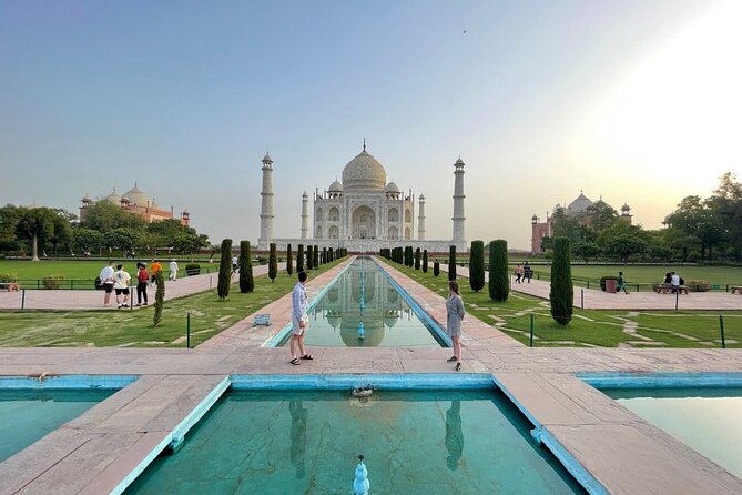 From Delhi: Taj Mahal Sunrise, Baby Taj & Agra Fort Private Tour - Agra Fort and the Mughal royal story