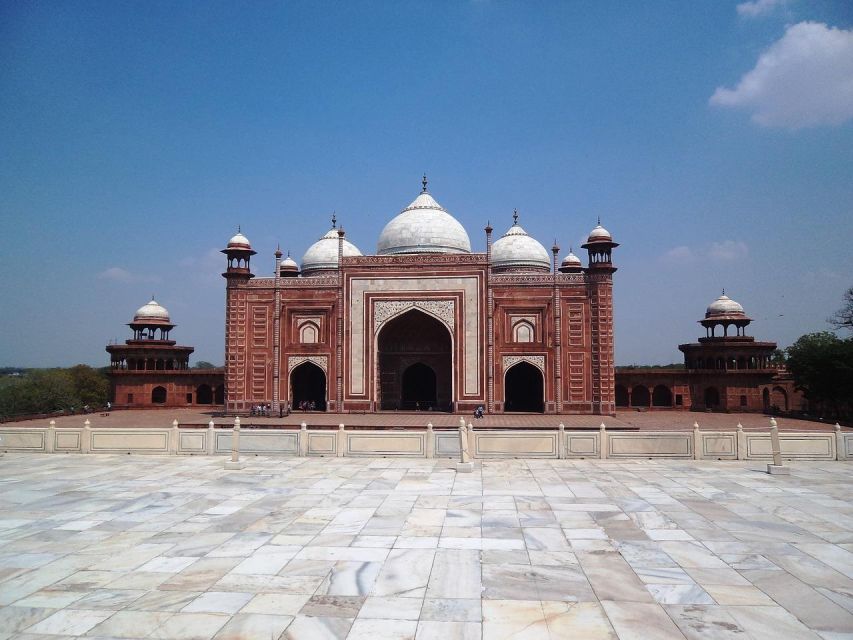 From Delhi: Taj Mahal Tour with Professional Photographer - Agra Fort and the Mughal story behind it