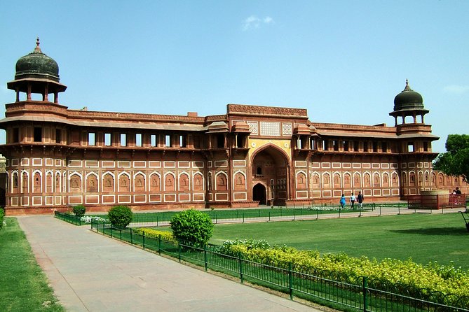 From Delhi : Tajmahal Sunrise tour with Agra fort, Baby Taj, Meal - A five-star buffet stop at the DoubleTree by Hilton