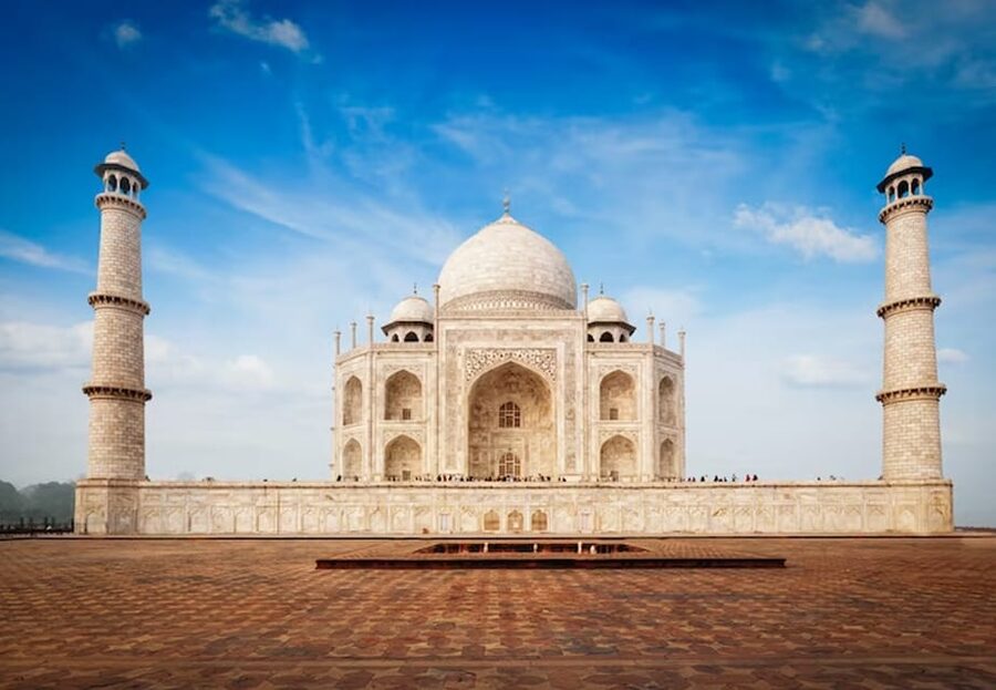 From New Delhi: Taj Mahal and Elephant Conservation Centre - What the driver and guide add