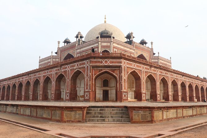 Full Day Delhi Sightseeing Tour by Public Transport - Gurudwara Bangla Sahib and the Sikh community kitchen