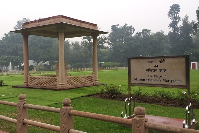 Full Day Tour of Delhi With Guide & Entrances - Parliament House and India Gate