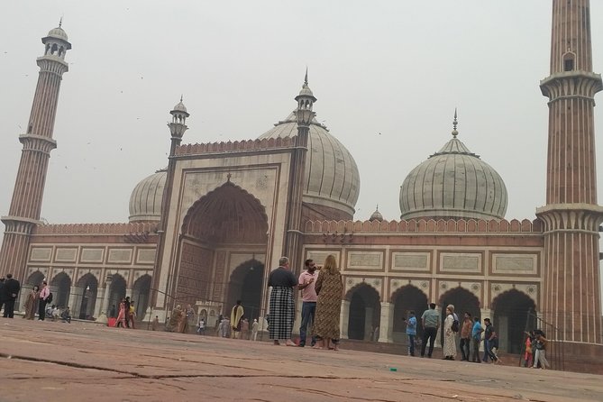 Full Day Tour of Delhi With Guide & Entrances - Gurudwara Bangla Sahib and Sikh traditions