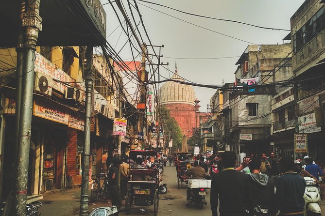 Full-Day Tour of Offbeat Old and New Delhi with Hotel Pick Up - The Guide and the Private Touring Style