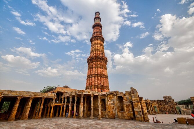 Golden Triangle Tour: 3 Days, 3 Iconic Cities–Delhi,Agra & Jaipur - Amber Fort begins Jaipur’s royal day