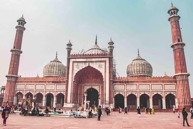 Guided 3‑hour rickshaw ride through Old Delhi with transfers - Starting among the old trade lanes of Chawri Bazaar