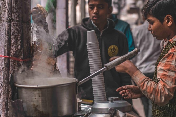 Guided 3‑hour rickshaw ride through Old Delhi with transfers - Chandni Chowk, street food, and controlled browsing
