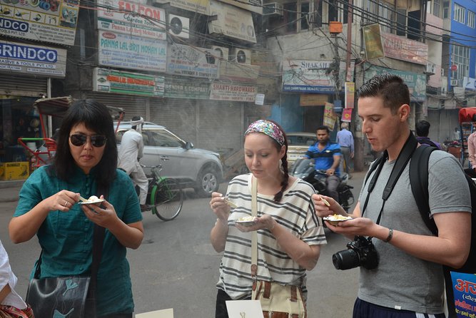 Half-Day Food Tour with Cycle Rickshaw ride to Masterji Kee Haveli - Guides who make the difference