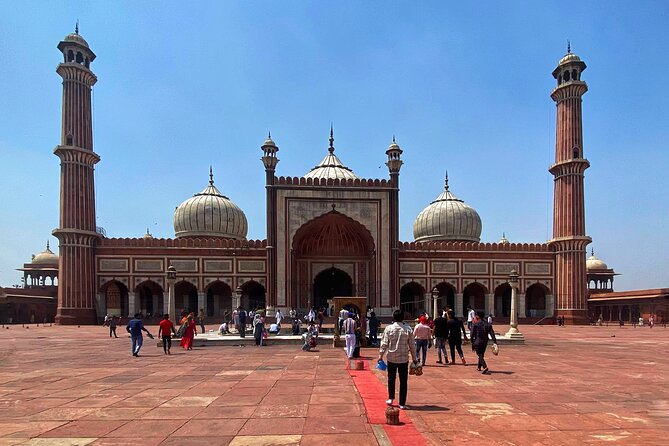 Half-Day Premium Classic Old Delhi Cycling Tour - Unity in Diversity - Sis Ganj Gurudwara adds a Sikh chapter