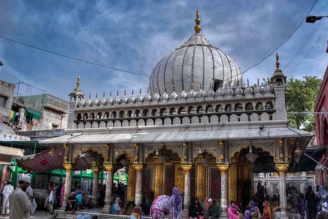 Half-Day Trip of Delhi's Temples & Spiritual Sites - Gardens and grand design at Birla Mandir