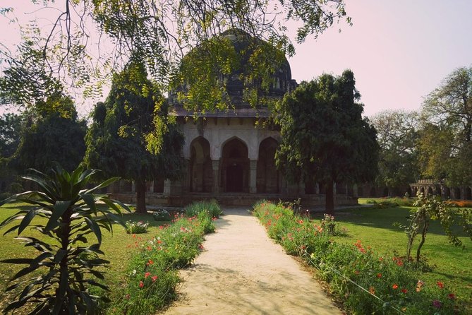 Heritage Delhi Photography Walk (2 Hours Guided Walking Tour with Rickshaw Ride) - What the guide adds to the experience