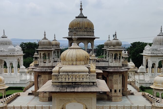 Jaipur City Day Trip from Delhi with Buffet Lunch - Buffet lunch before the City Palace