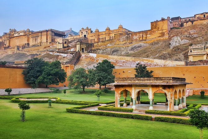 Jaipur Day Trip from Delhi by Car or Train – All Inclusive - A short lunch pause in Jaipur