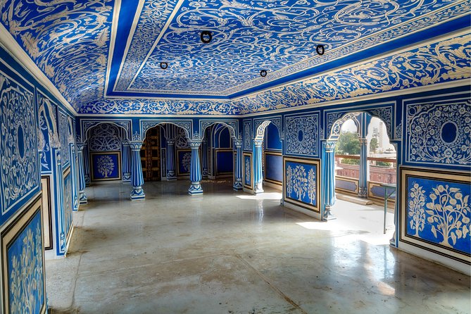 Jaipur Day Trip from Delhi by Car or Train – All Inclusive - Jantar Mantar and Jaipur’s sky watchers