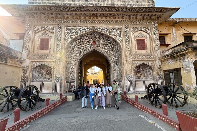 Jaipur: Full Day City Highlights Tour with Tour Guide - Amber Fort gives the day its grand opening