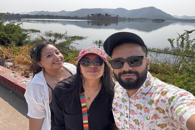Jaipur: Full Day City Highlights Tour with Tour Guide - Gaitore adds royal memorials to the route