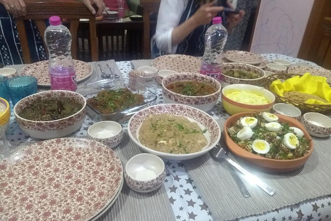Learn 5-6 & Eat 9-10 Veg & Non-Veg Authentic Dish in a Delhi Home - Key points to know before booking