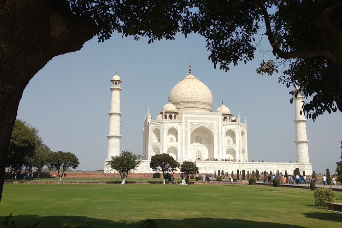 Luxury Taj Mahal Tour By SUPERFAST Train From Delhi - Agra Fort Explains the Mughal Story