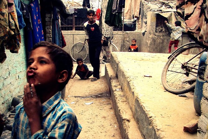 Moral Slum Tour in Delhi with hotel pickup & drop - Seeing work, faith, and daily routines