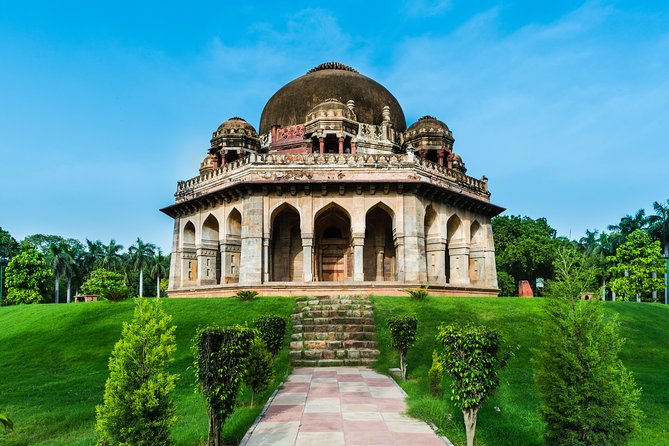 Mughal Heritage Tour Including Lodhi Garden, Humayun Tomb and Akshardham Temple - Humayun’s Tomb: the architectural centerpiece