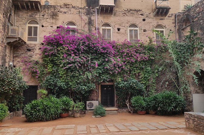 Neemrana Fort visit with Lunch From Delhi - What makes the private format useful