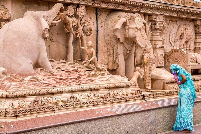 New Delhi: Akshardham Evening Tour with Light & Water Show - What the $38.89 price really covers