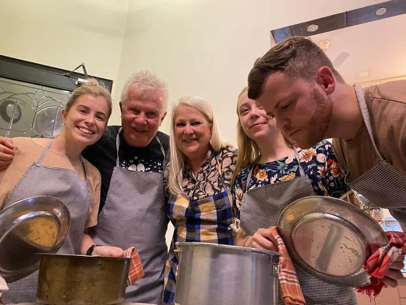 New Delhi: Indian Cooking Class in a Local Home - What happens when you arrive at Bindra’s House