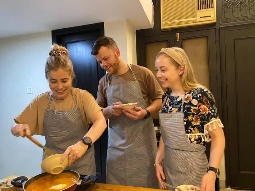 New Delhi: Indian Cooking Class in a Local Home - A full Indian meal in one short class