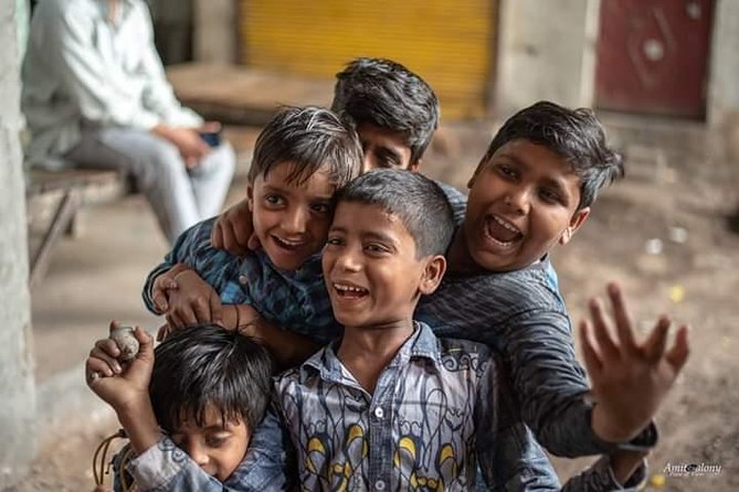 New Delhi Slum Walking Tour - Meeting at Moti Nagar and traveling like a local