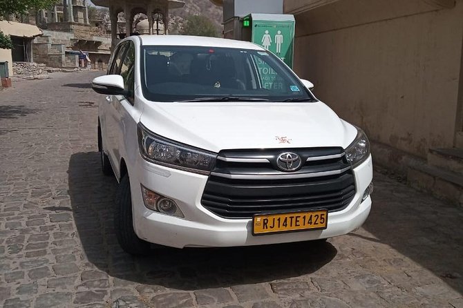 New Delhi to Agra Airport/Hotel – One-Way Cab Private Transfers - The road trip itself, with room for a stop
