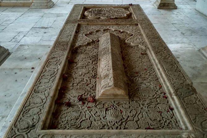 Nizamuddin Tour - Why Nizamuddin feels different from monument-centered Delhi