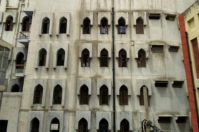 Nizamuddin Tour - The shrine of Nizamuddin Auliya