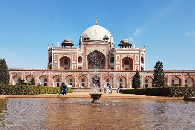 Old and New Delhi City tour - Lunch and the move toward New Delhi