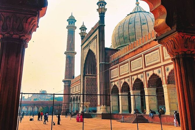 Old and New Delhi Highlights: Private Full-Day Tour - Jama Masjid and the Old Delhi rickshaw ride