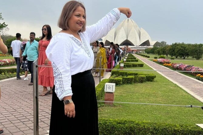 Old And New Delhi Private Guided Tour With Entrances- 8 Hours - Akshardham requires your largest scheduled visit