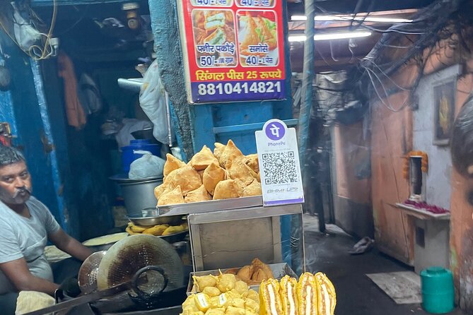 Old Delhi 15+ Food Tasting Walking Experience - What the guide adds to the food