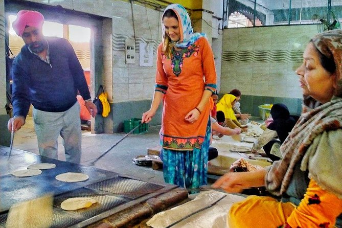 Old Delhi Food-Spice Market-Temples Tour Soon Featured on NETFLIX - The rickshaw ride through the old market