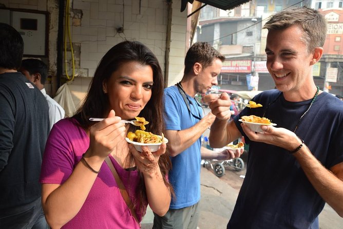 Old Delhi Photography & Food Tour with Rickshaw Ride to Masterji Kee Haveli - Masterji Kee Haveli and the local connection