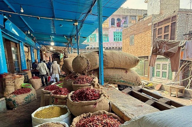 Old Delhi's Belly - Chai, snacks, and a break above the street