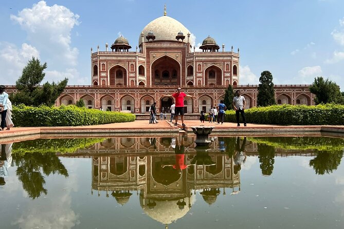 Old & New Delhi Private Tour - Half or Full Day (Rated Excellent) - Gurudwara Bangla Sahib brings the route indoors
