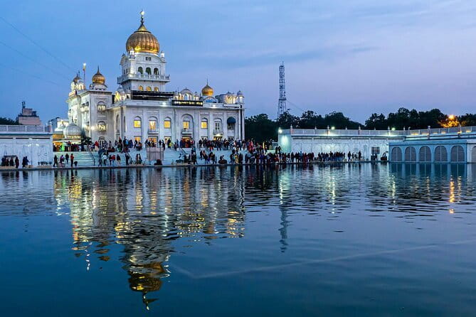 Old & New Delhi Tour : Monuments , Rickshaw Ride & Local Heritage - A quiet pause at Gurudwara Bangla Sahib