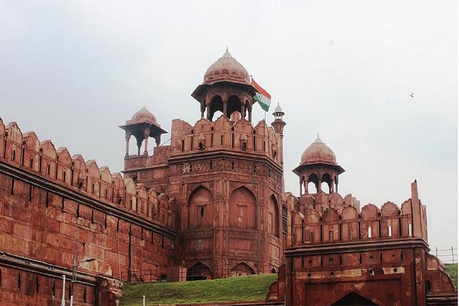 Old Town Delhi Walking Tour (2 Hours Guided Tour with Local) - Gurdwara Sis Ganj Sahib and the meaning of religious freedom