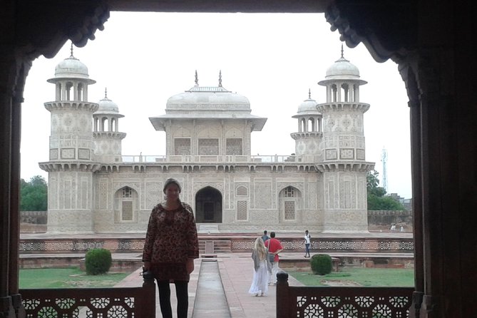 Overnight tour of Agra Taj Mahal Sunset & Sunrise from Delhi - The Taj Mahal at sunrise