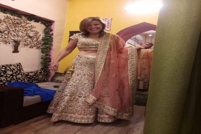 Personalized Old & New Delhi Markets & Shopping Tour - Sarojini Nagar: bargain fashion with limited browsing time