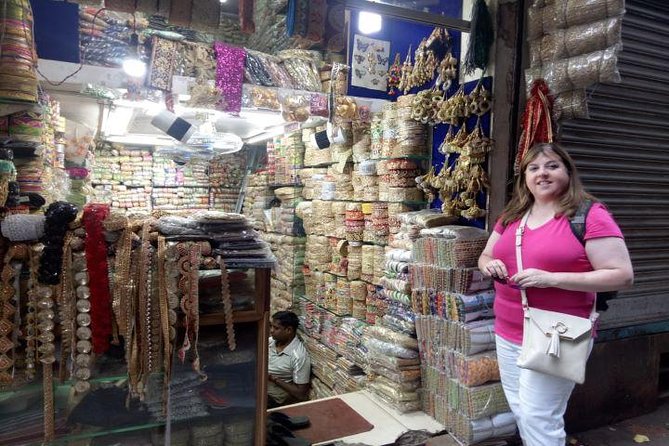 Personalized Old & New Delhi Markets & Shopping Tour - Chandni Chowk: Delhi shopping with food on the side