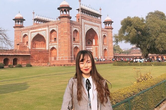 Private Car from Delhi to Taj Mahal with Driver and Local Guide - Leaving Delhi in a Private Car