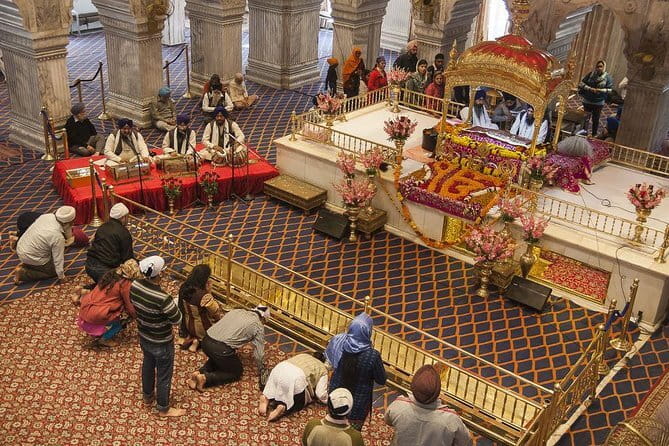 Private Customized Tour Of Old/New Delhi Spiritual Sites - Bangla Sahib offers the quietest hour of the day