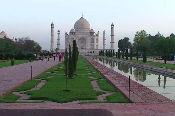 Private Day Tour of Taj Mahal and Agra Fort By Super fast train - What the private guide adds