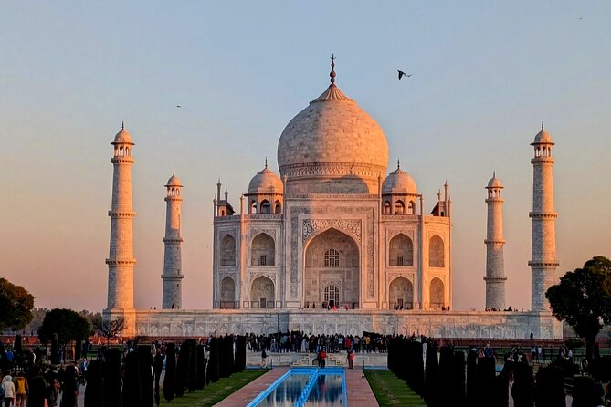 Private day tour of Taj Mahal and Agra fort by super-fast train - ALL INCLUSIVE - Lunch, with an important package detail