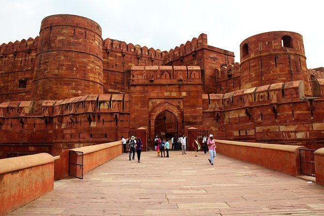 Private Day Trip to Agra includes Taj Mahal and Agra Fort from Delhi - What the guide adds, and where service can differ